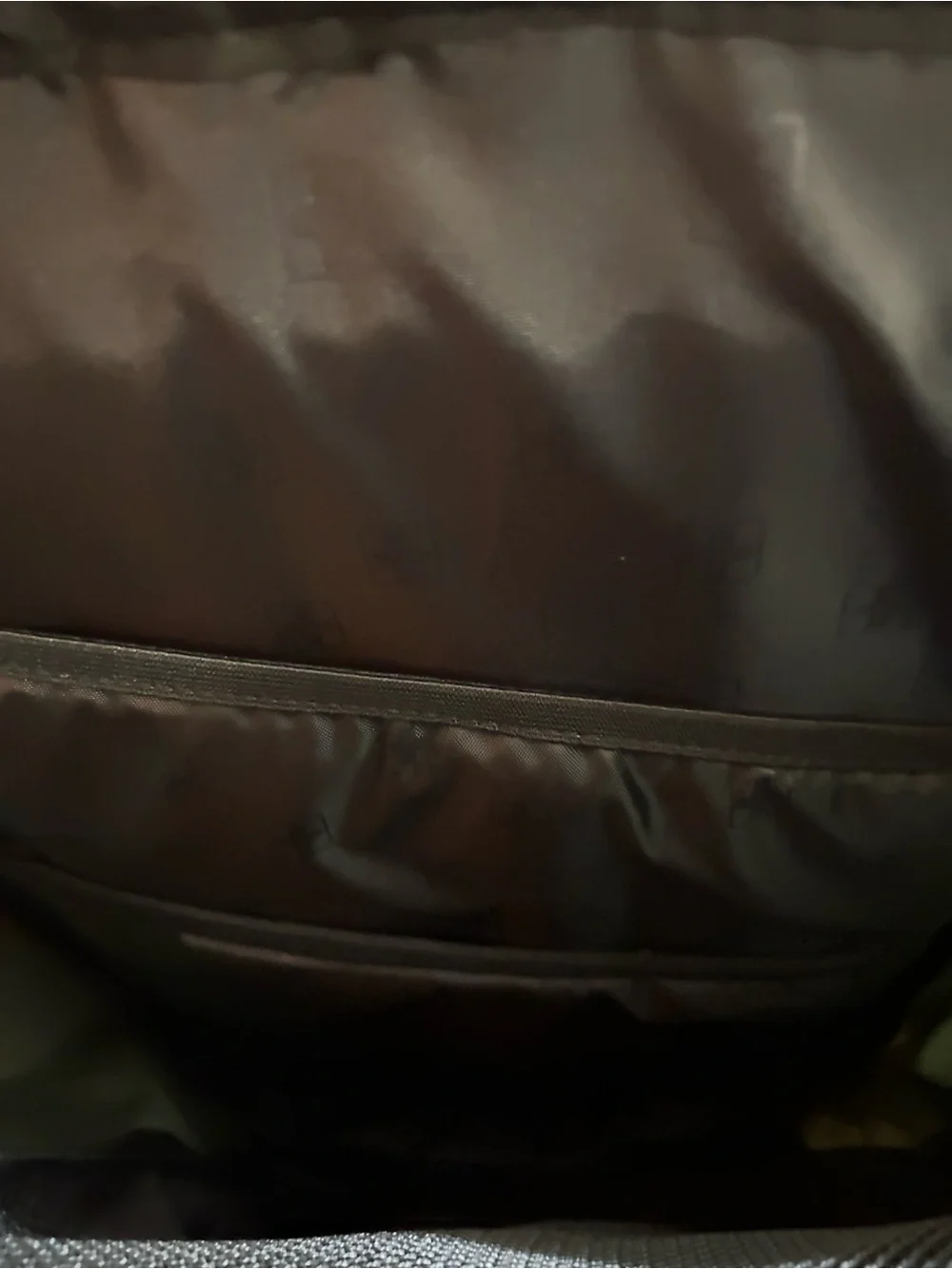 Swiss Tech contoured compartment